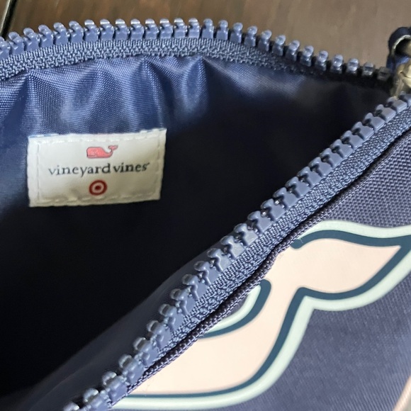 Vineyard Vines Blue and White Whale Wristlet Pouch OS NWT - Picture 4 of 4